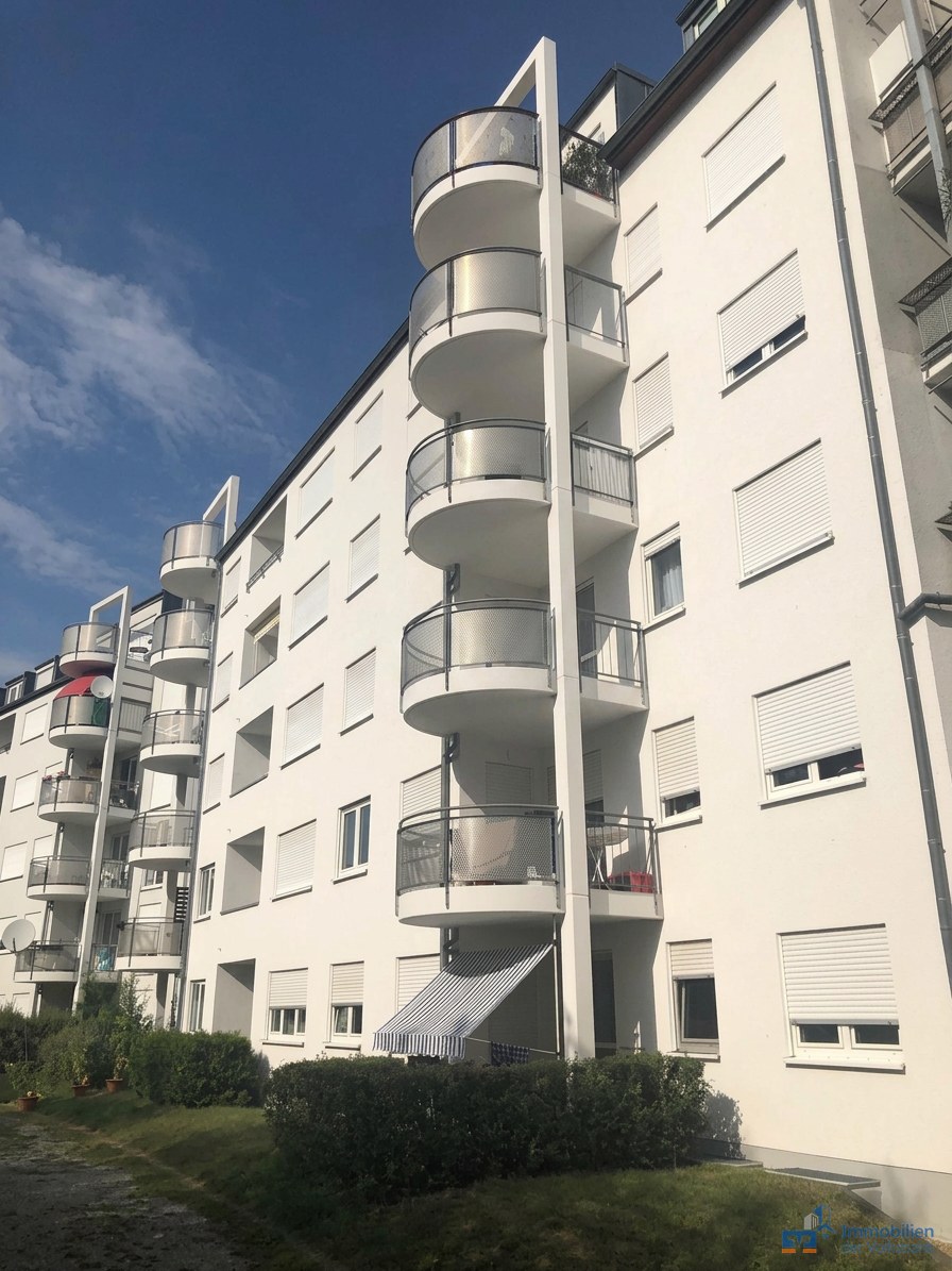 Tolle 3-Zimmer-Wohnung mit Aufzug+Balkon+Tiefgarage in Karlsruhe